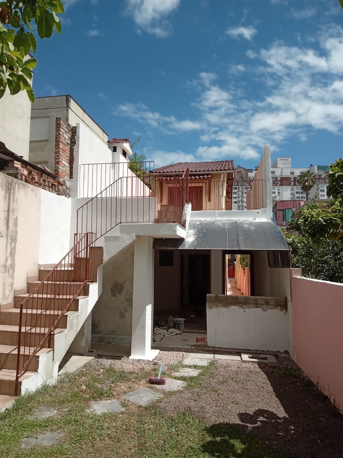 Ótima Casa com 4 Dormitórios no Bairro Cidade Baixa — foto 4