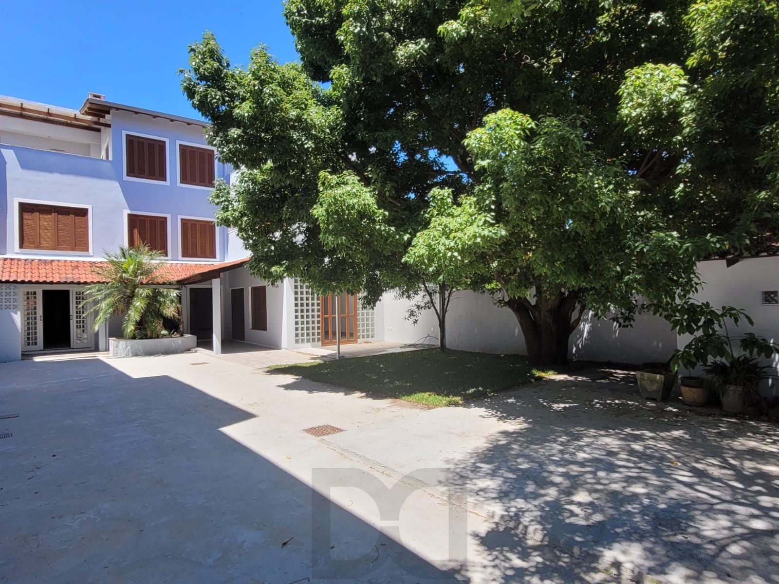 Casa no bairro Ipanema com 291 m² de área privativa e 8 garagens — foto 2
