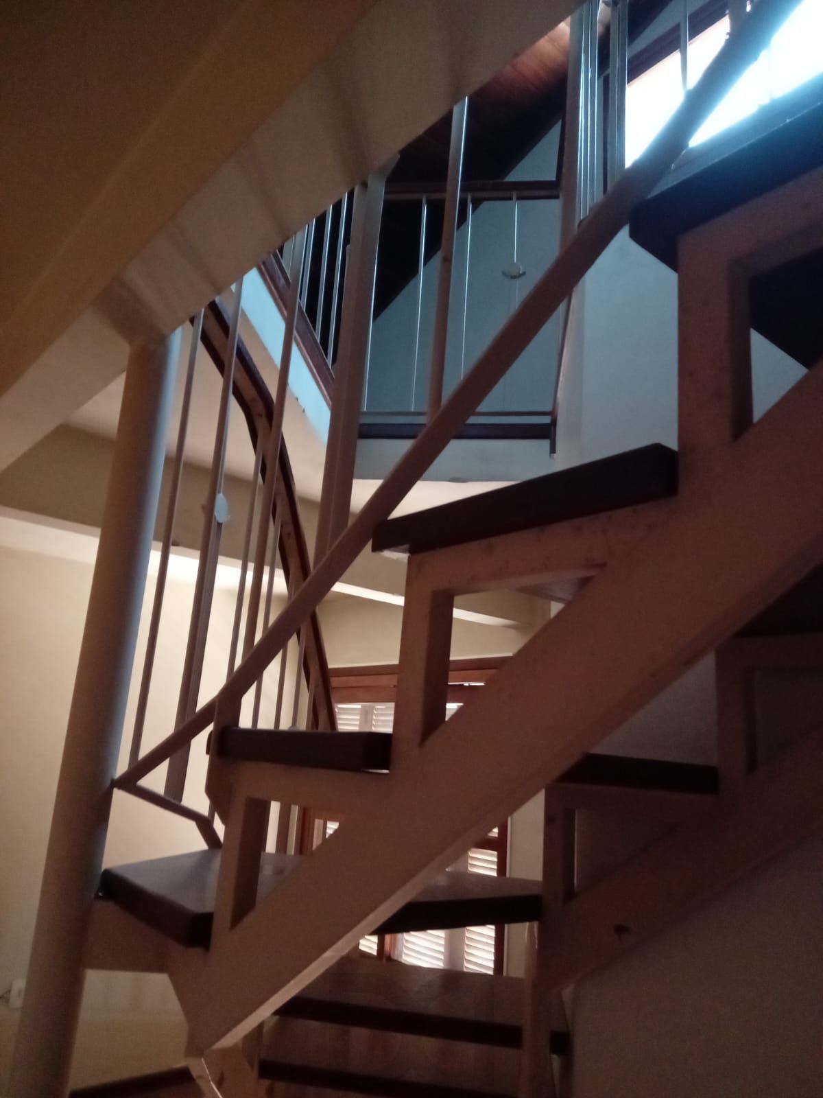 Ótima Casa com 4 Dormitórios no Bairro Cidade Baixa — foto 13