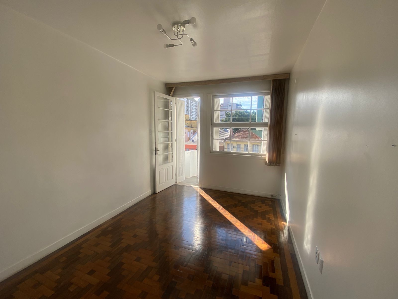 Apartamento 3 dormitórios 2 banheiros e sacada Menino Deus — foto 8
