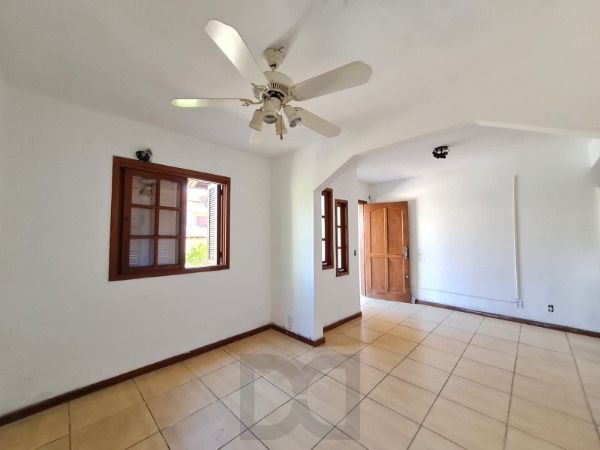 Casa de 3 dormitórios, apenas uma quadra da Av. Edgar Pires de Castro — foto 4