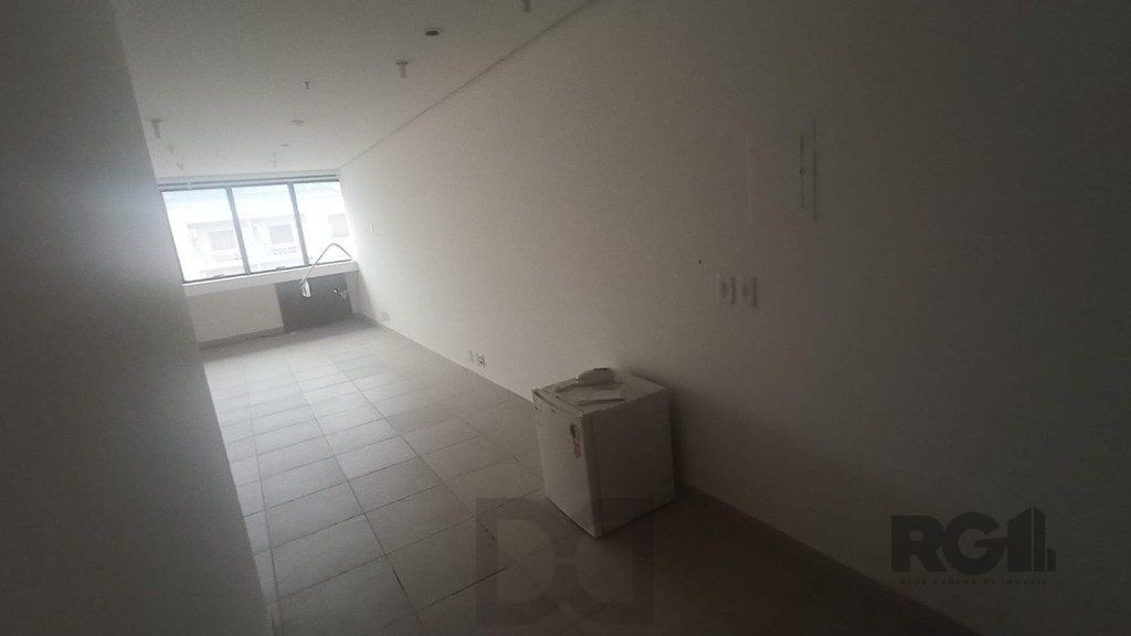 SALA - 41 M² - 1 VAGA - MENINO DEUS — foto 4
