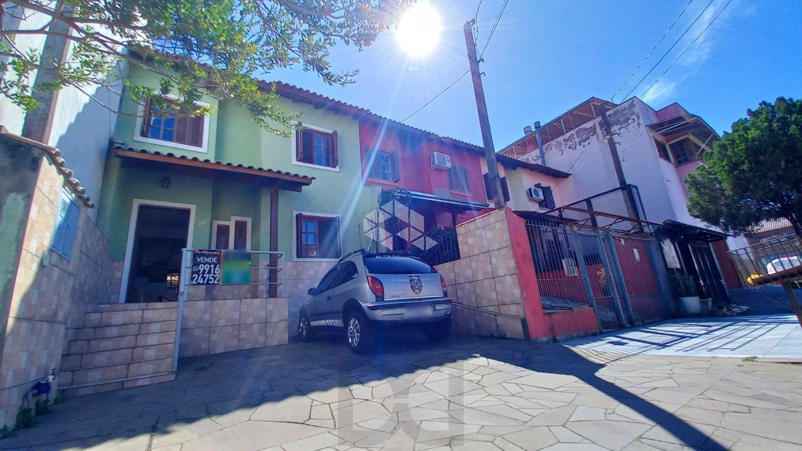 Casa de 3 dormitórios, apenas uma quadra da Av. Edgar Pires de Castro — foto 1