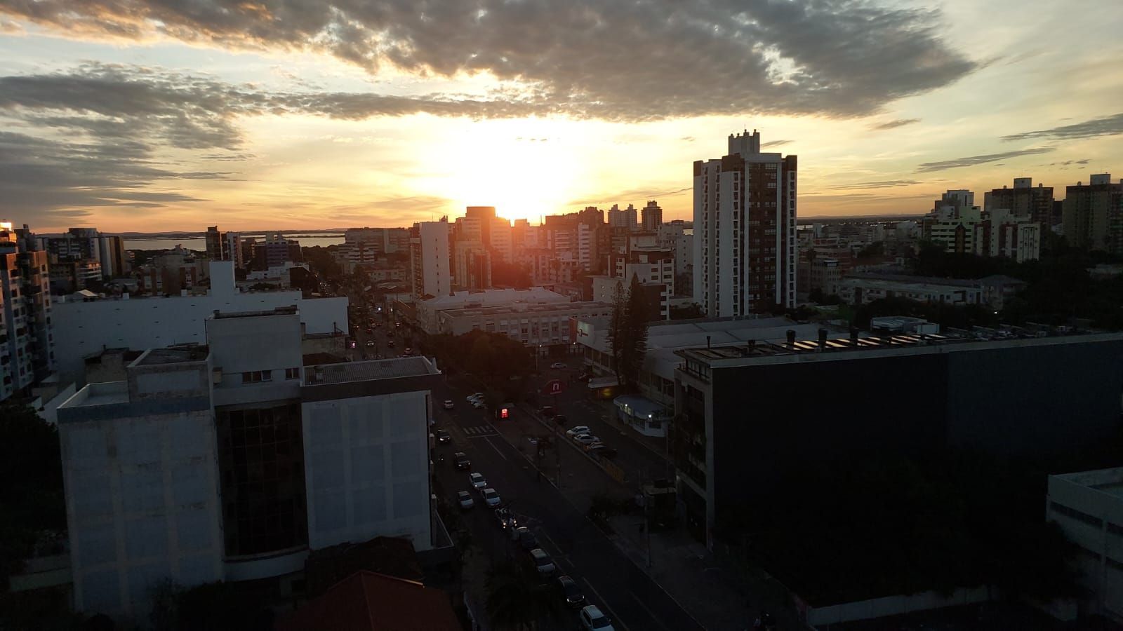 APARTAMENTO 2 DORMITÓRIOS - 70,19 m² - 2 VAGAS - MENINO DEUS — foto 4