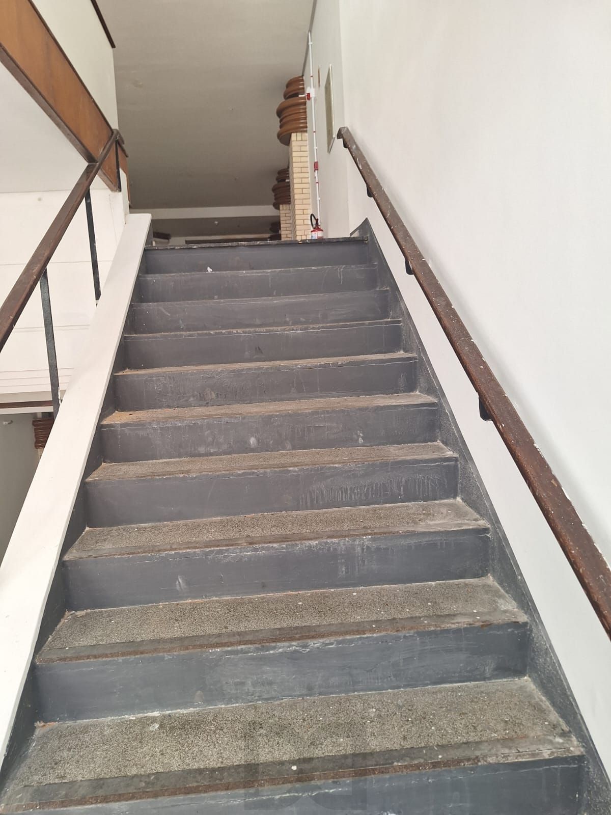 Prédio comercial com 3 andares — foto 10