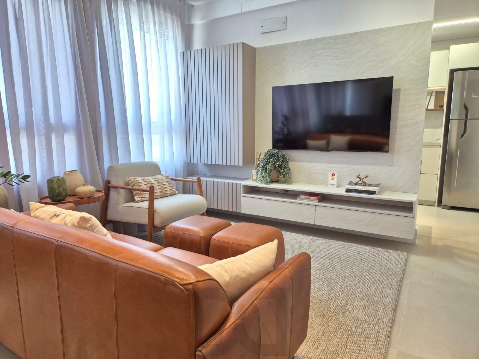 Apartamento 2 Dormitórios, Decorado e com Vaga de Garagem | Pronto para Morar! — foto 2