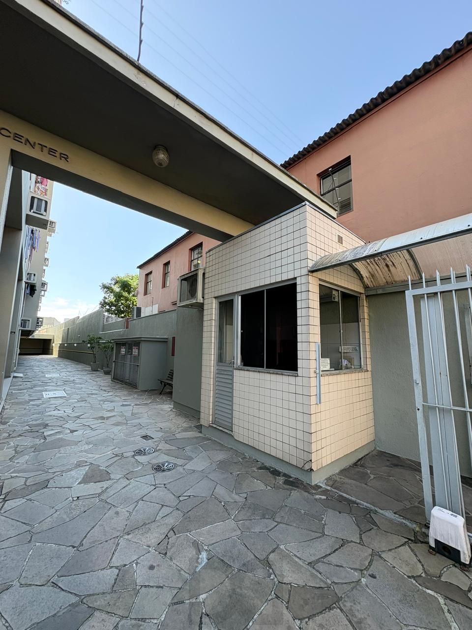 Sala comercial desocupada — foto 1