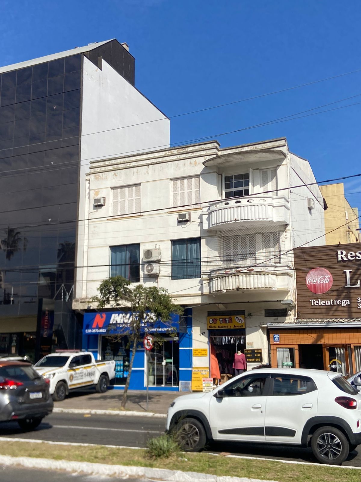 Apartamento 3 dormitórios 2 banheiros e sacada Menino Deus — foto 2
