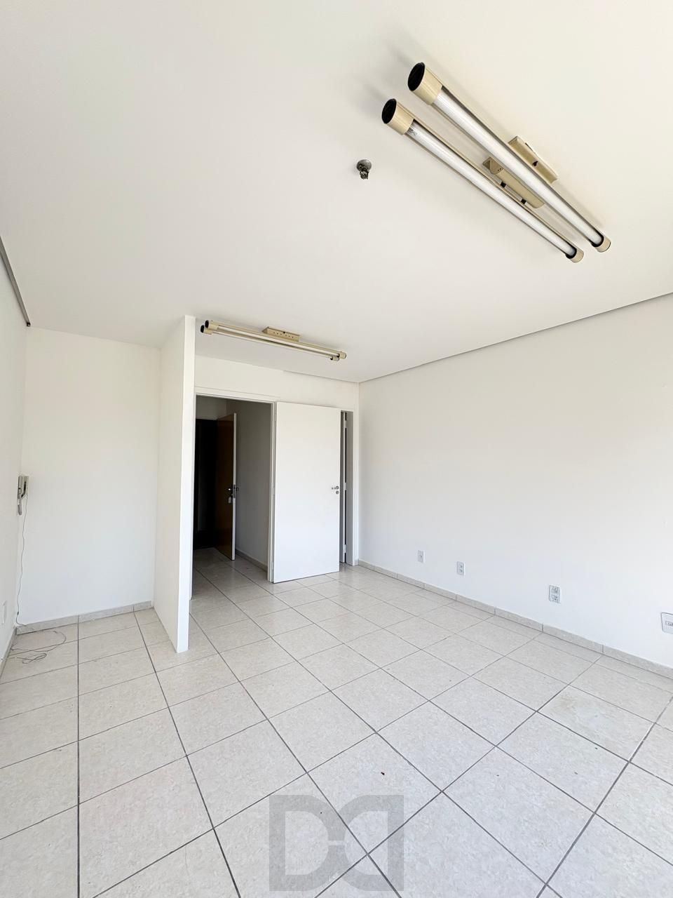 Sala comercial desocupada — foto 8