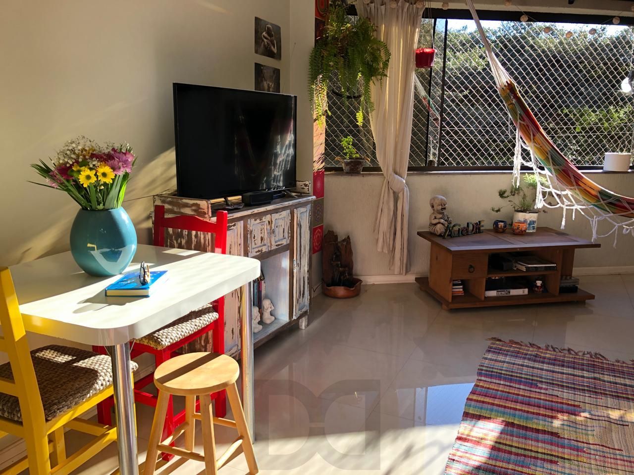 Um dormitório com lareira, churrasqueira e vaga — foto 4