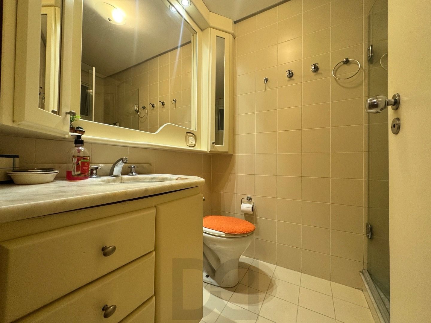 Apartamento dois dormitórios ( uma suíte) garagem/depósito Bairro Menino Deus — foto 9