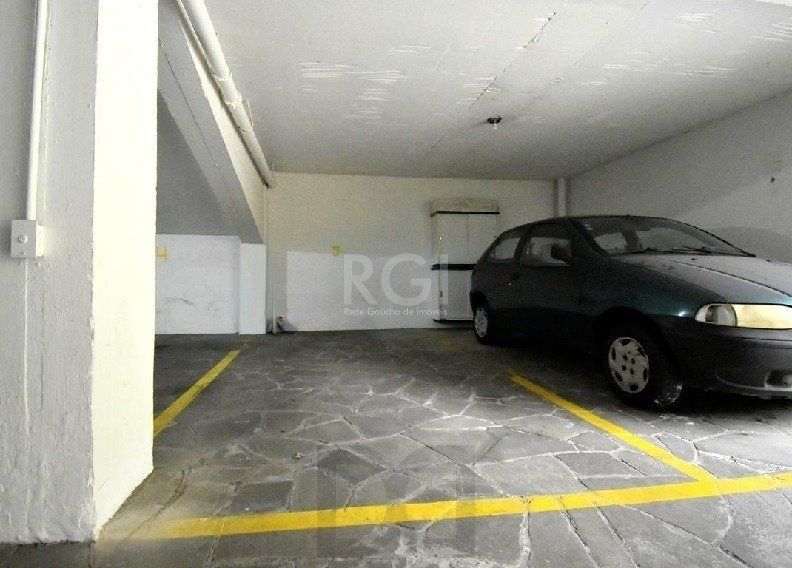 Apartamento de 2 dormitórios, 1 vaga de garagem coberta e escriturada. — foto 12