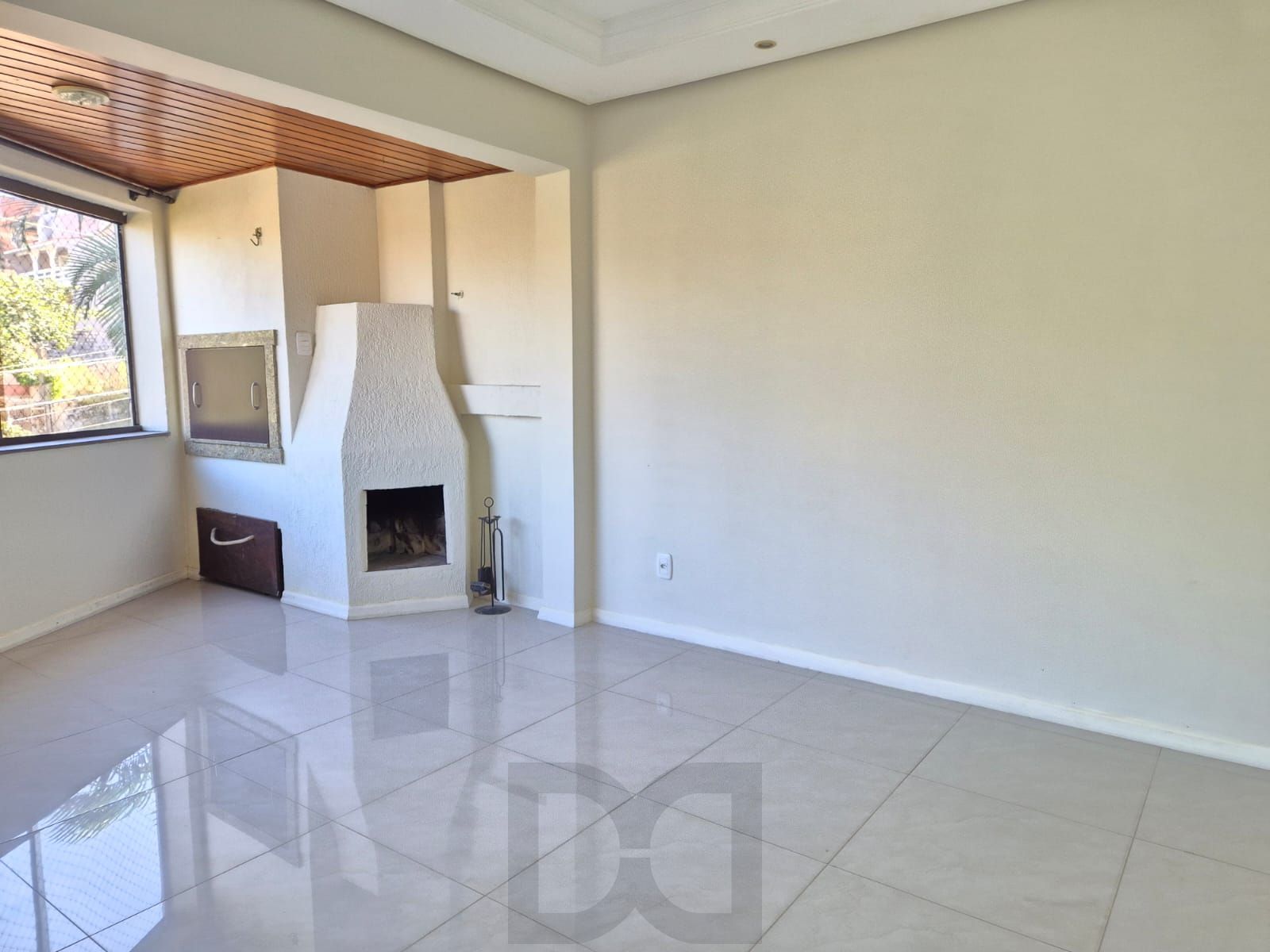 Um dormitório com lareira, churrasqueira e vaga — foto 14