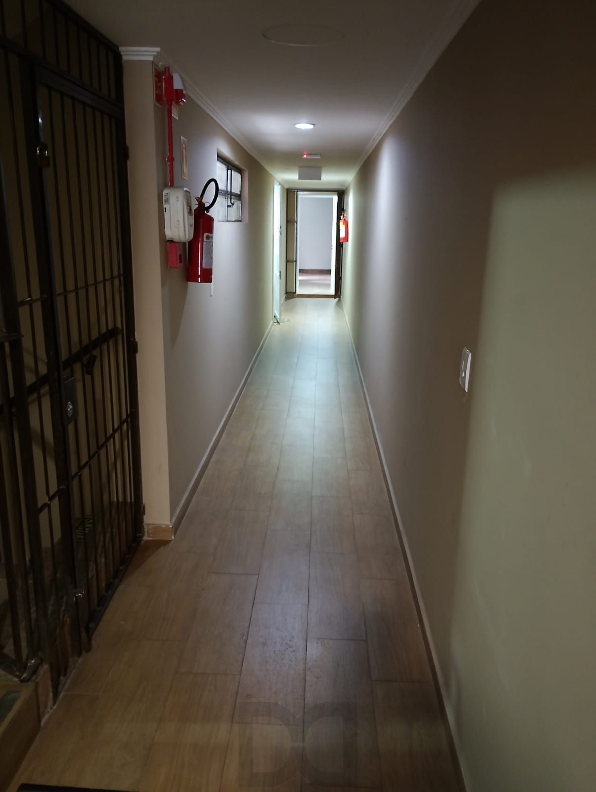 Apartamento Térreo, 02 dormitórios, 60,59m2 área privativa, quiosque com churrasqueira, Menino Deus — foto 4