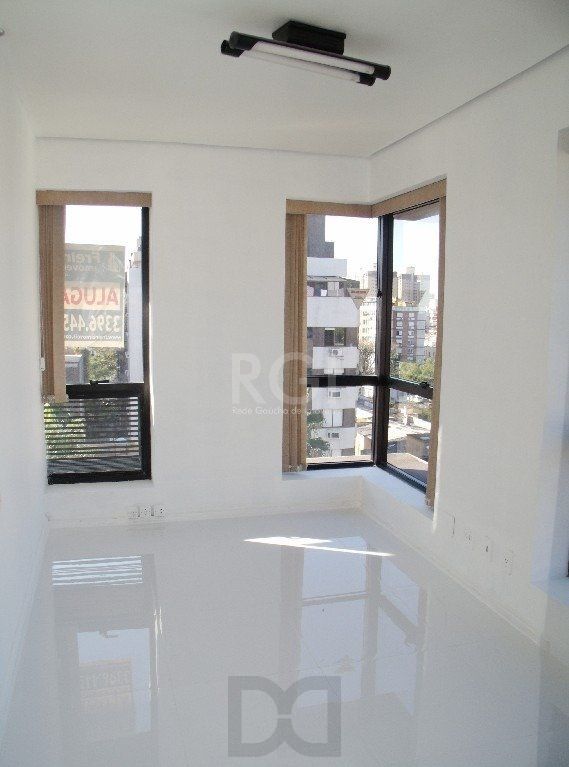 Conjunto/Sala para Venda - 40m², 0 dormitórios, Menino Deus — foto 2