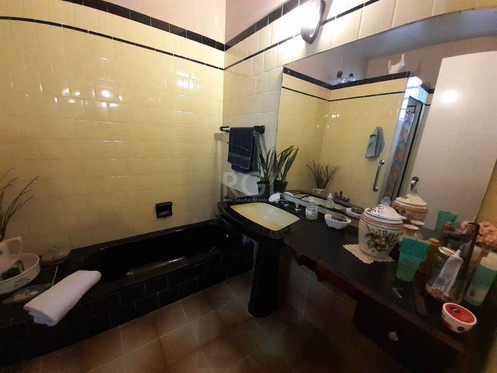 Casa para Venda - 290m², 3 dormitórios, sendo 1 suites, 3 vagas - Menino Deus — foto 13