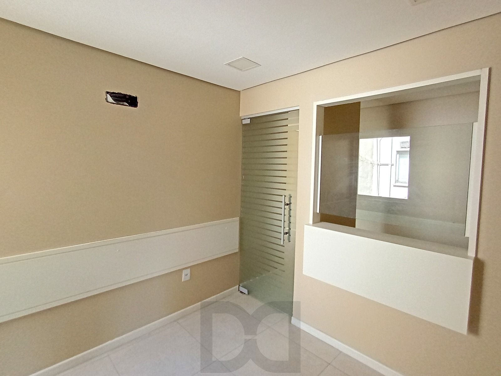 Excelente Sala (dividida em 2 ambientes) no coração do Menino Deus!! Toda estrutura por apenas R$ 170.000,00!! — foto 11