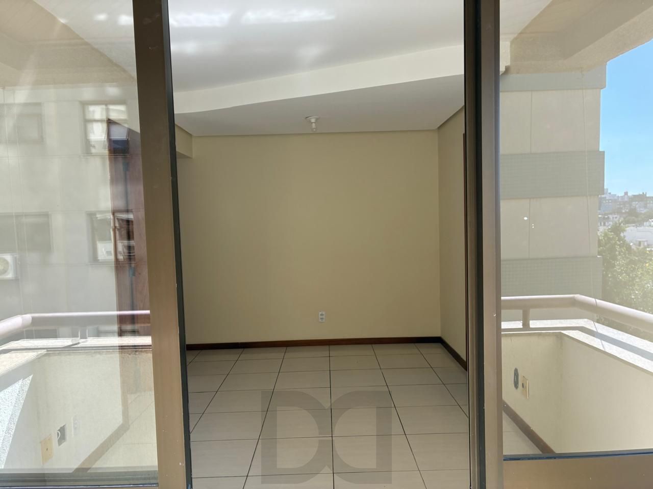 ÓTIMO APARTAMENTO 2 DORMITÓRIOS COM VAGA ESCRITURADA NO MENINO DEUS — foto 18