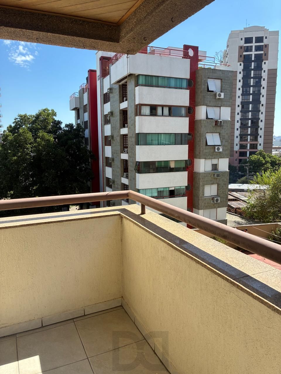 ÓTIMO APARTAMENTO 2 DORMITÓRIOS COM VAGA ESCRITURADA NO MENINO DEUS — foto 17
