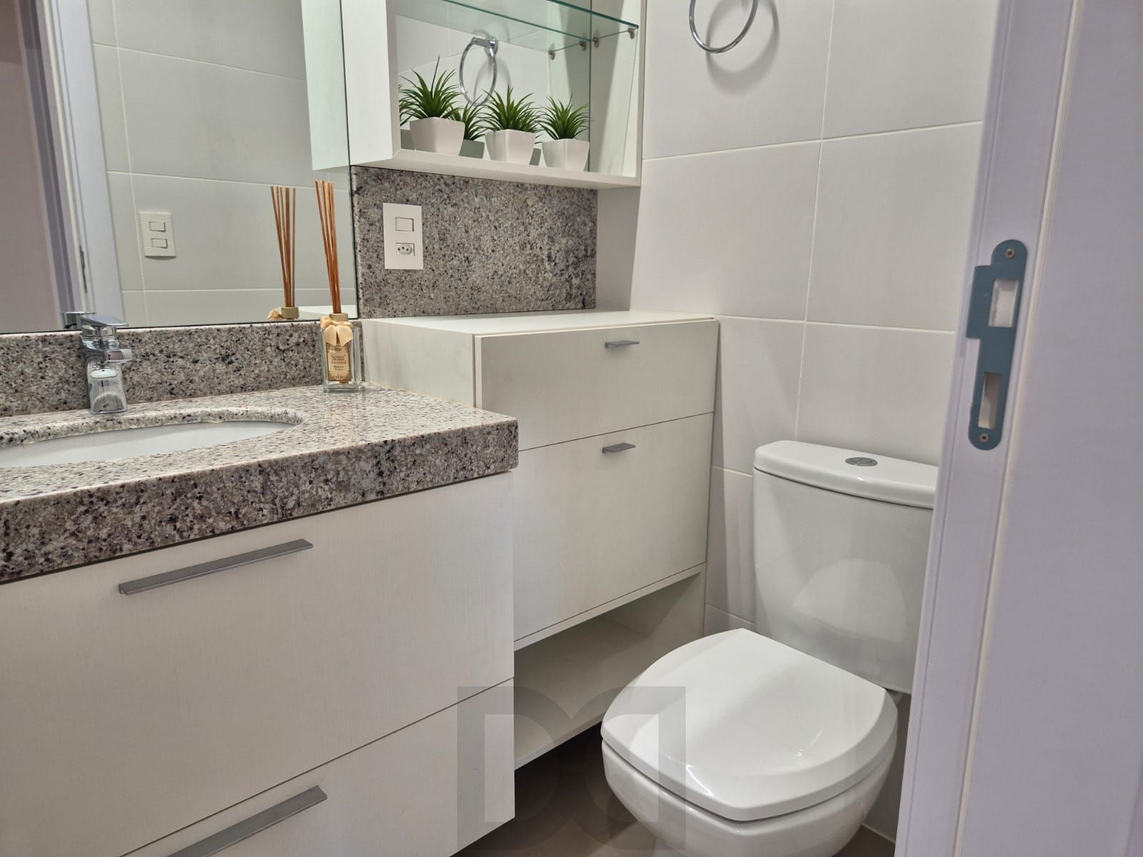 Apartamento 2 Dormitórios, Decorado e com Vaga de Garagem | Pronto para Morar! — foto 13
