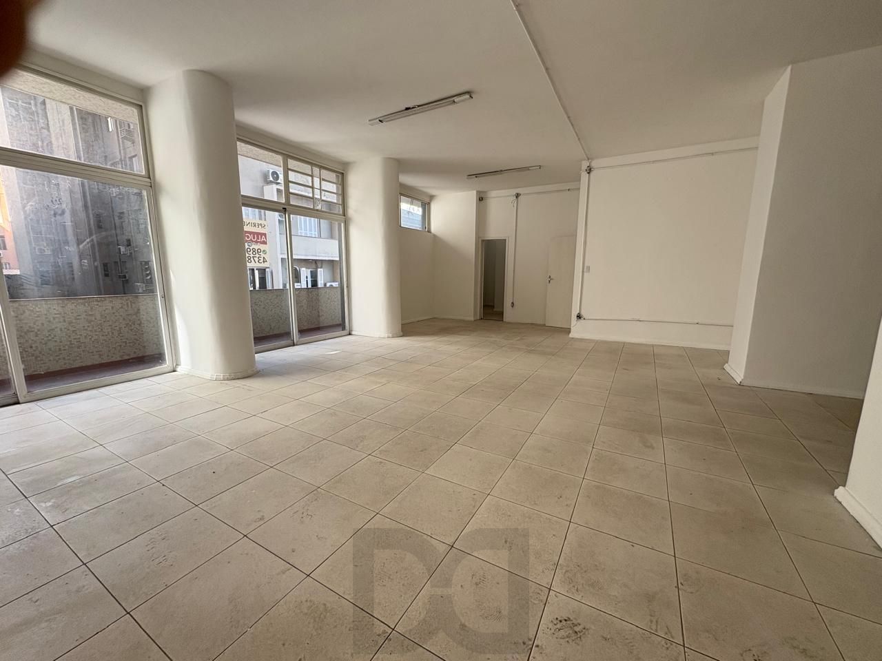 Sala comercial 822,66m² no centro de Porto Alegre — foto 2