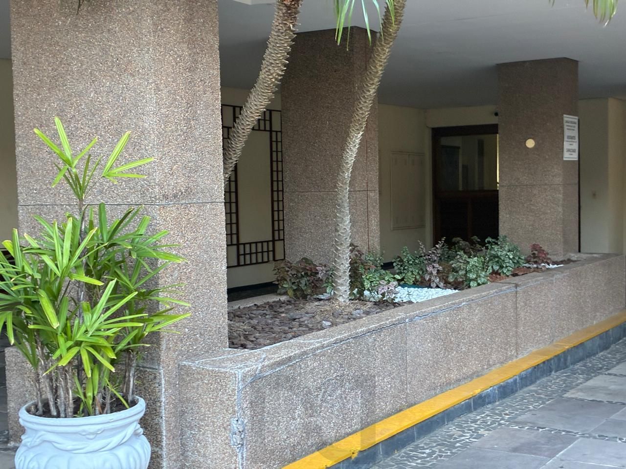 ÓTIMO APARTAMENTO 2 DORMITÓRIOS COM VAGA ESCRITURADA NO MENINO DEUS — foto 56