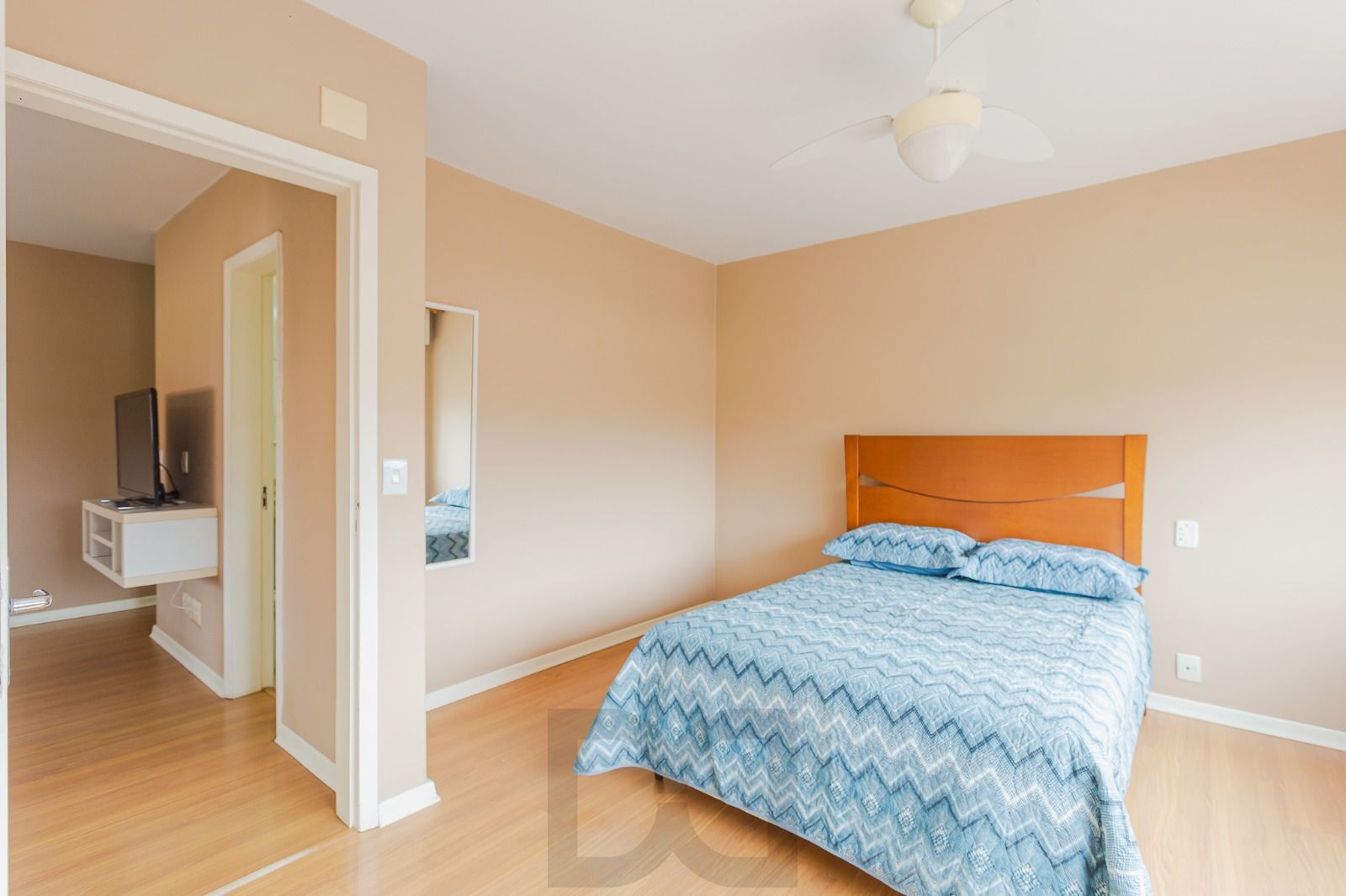 Apartamento 2 dormitórios - Próximo ao Menino Deus — foto 1