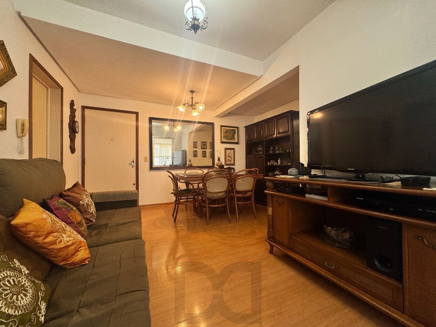 Apartamento dois dormitórios ( uma suíte) garagem/depósito Bairro Menino Deus — foto 5