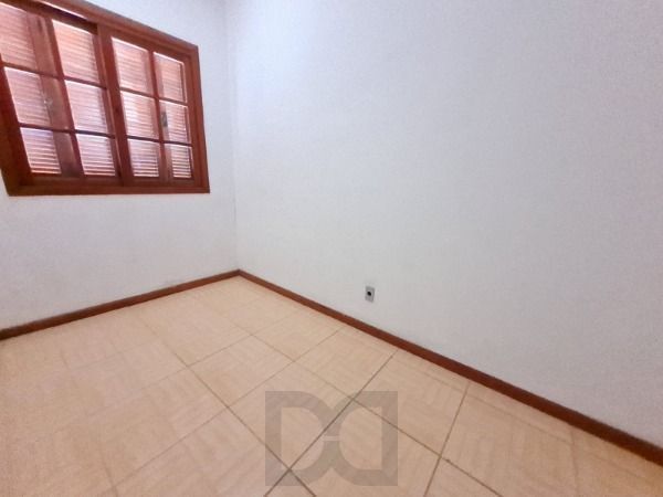 Casa de 3 dormitórios, apenas uma quadra da Av. Edgar Pires de Castro — foto 12