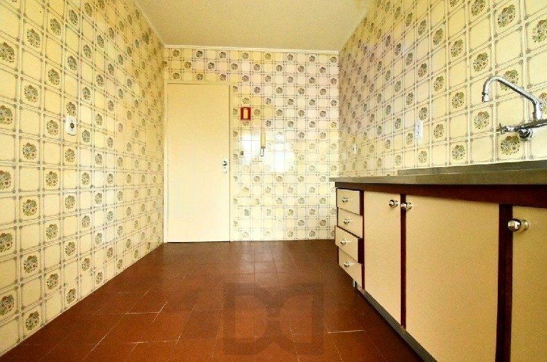 Apartamento de 2 dormitórios, 1 vaga de garagem coberta e escriturada. — foto 9
