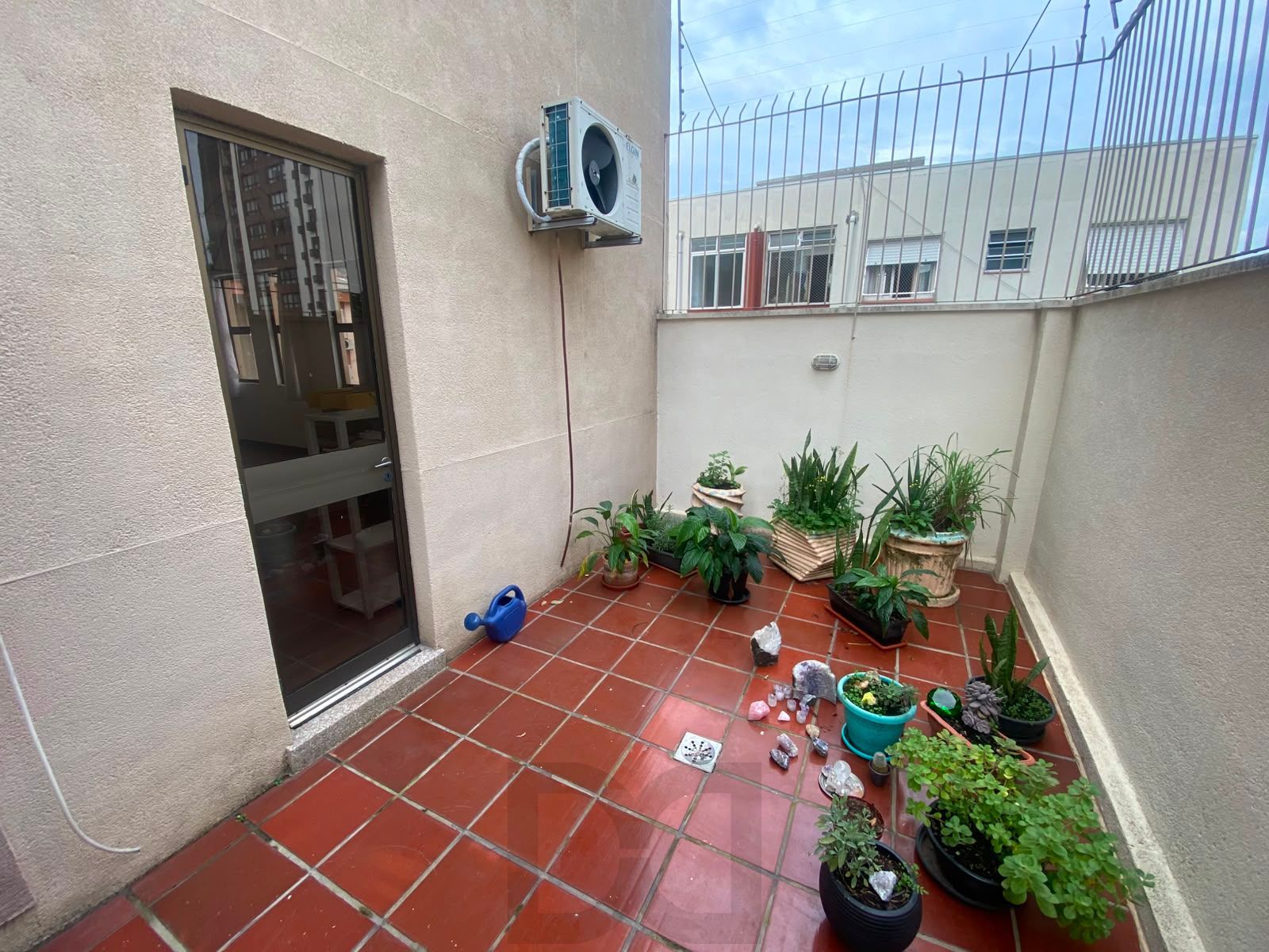 Sala comercial, ensolarada e arejada com 2 terraços. — foto 7