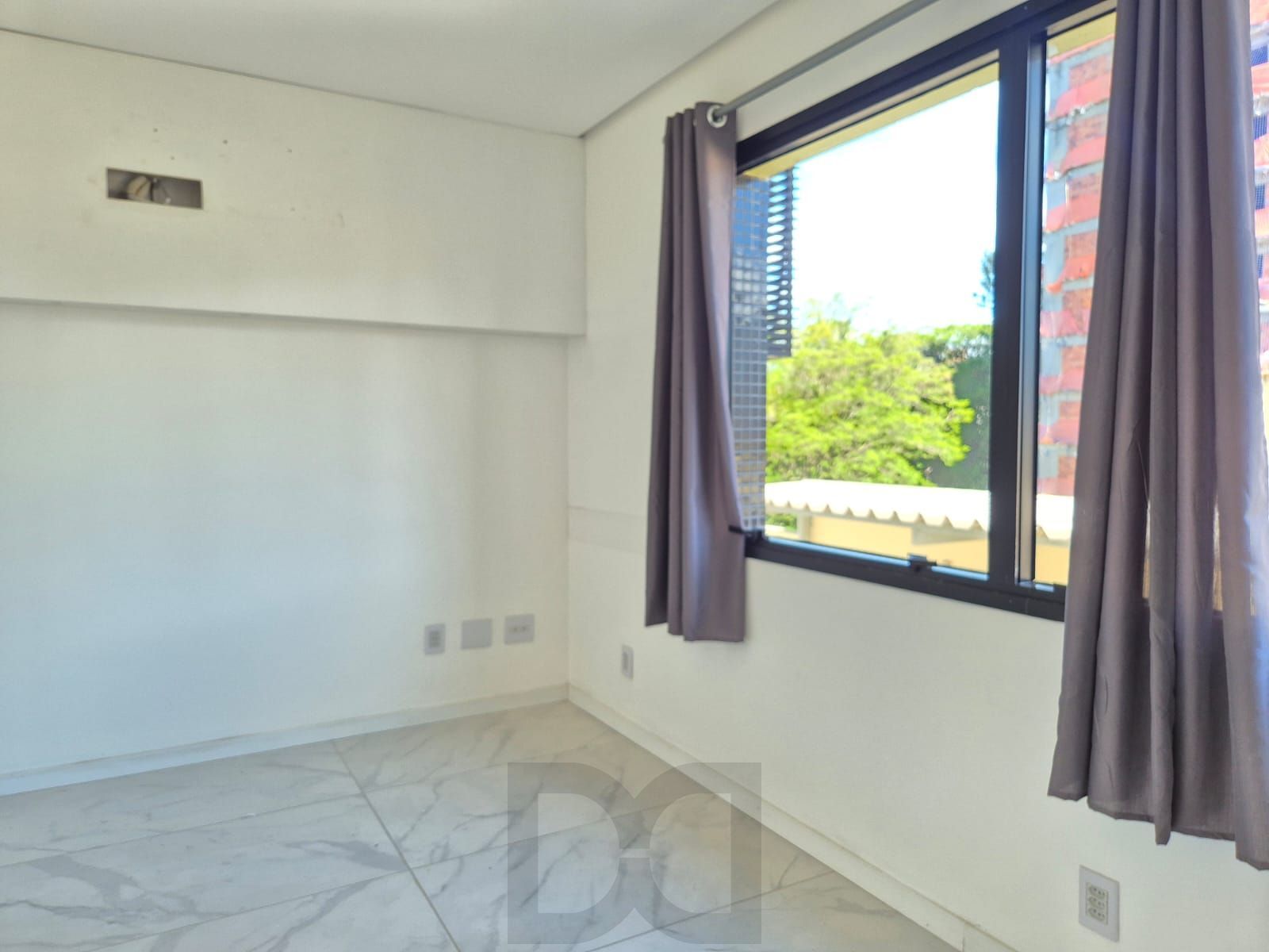 Sala reformada com box — foto 3