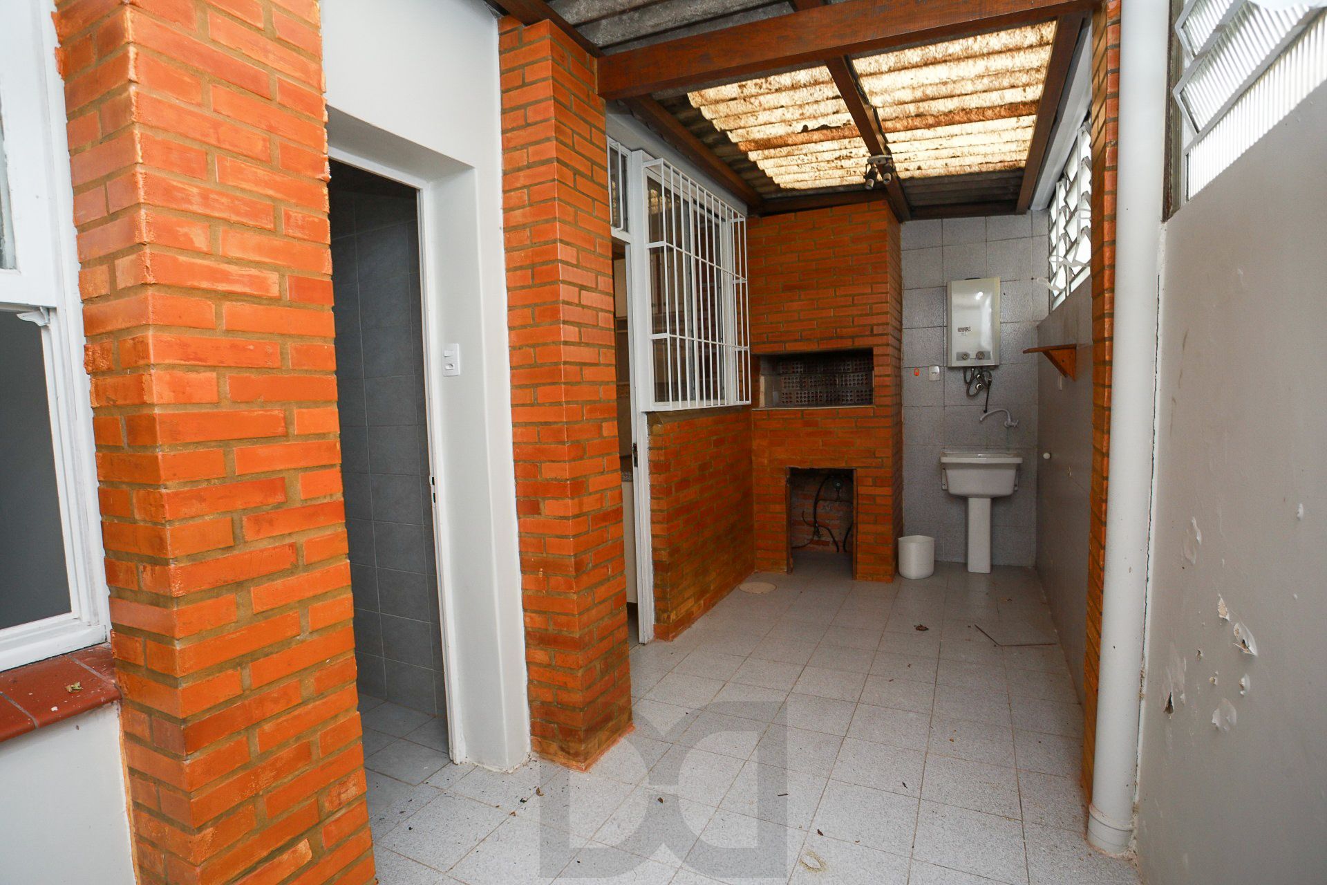 Apartamento Amplo no Menino Deus – 2 Dormitórios, 2 Banheiros e Churrasqueira — foto 18