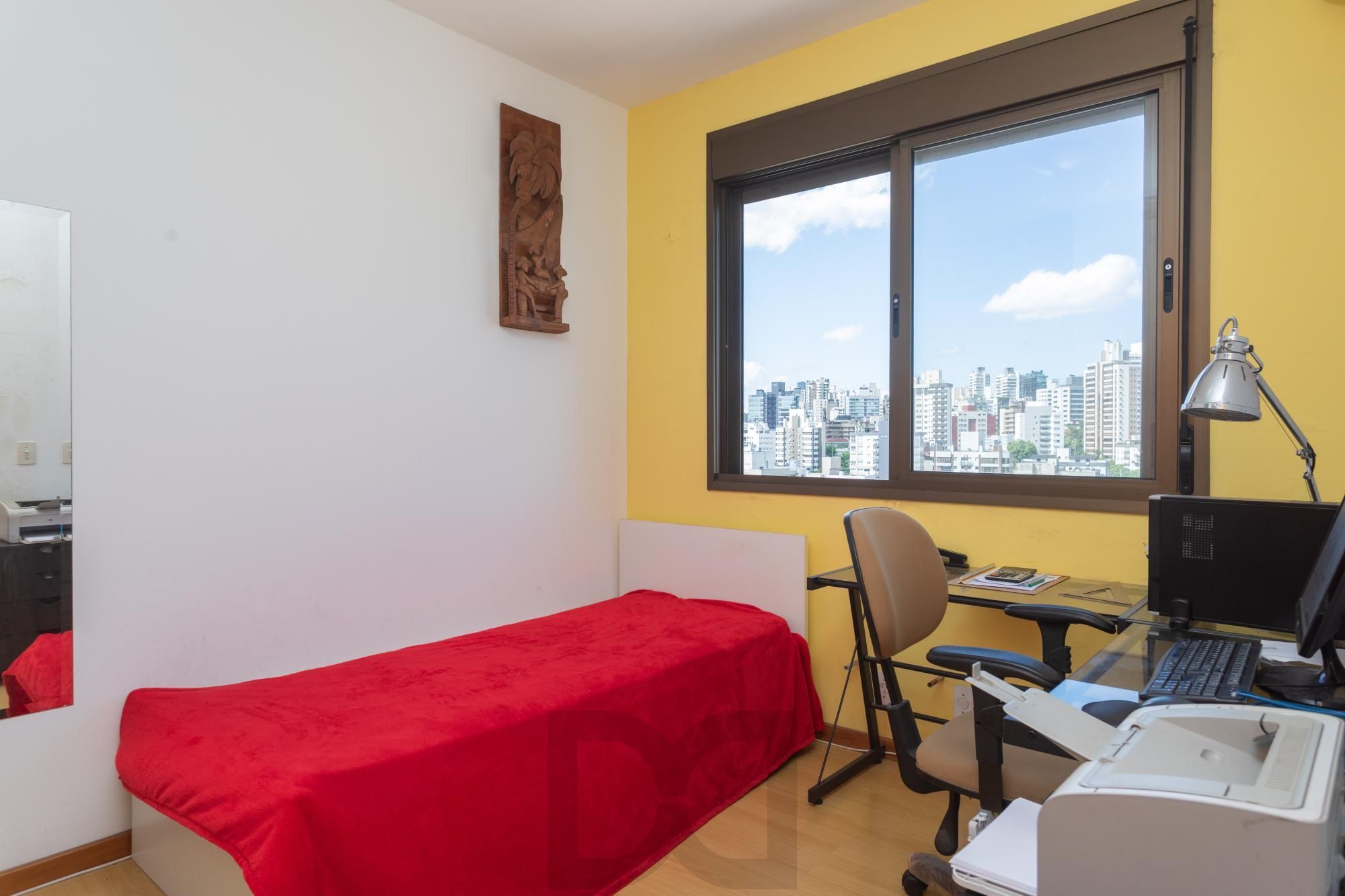 Apartamento 2 dormitórios sendo 1 suíte e 3 vagas no Petrópolis. — foto 15