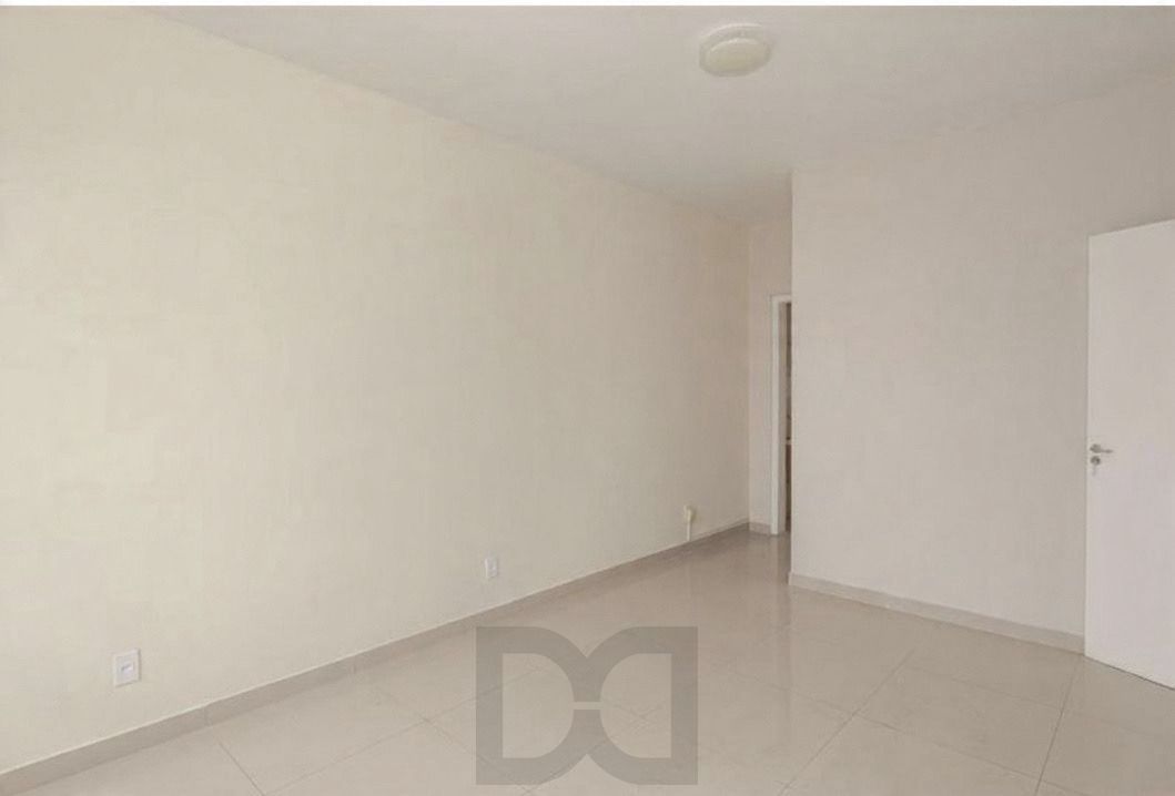 Sala Comercial Reformada no Centro Histórico | 46m² | Portaria 24h — foto 4