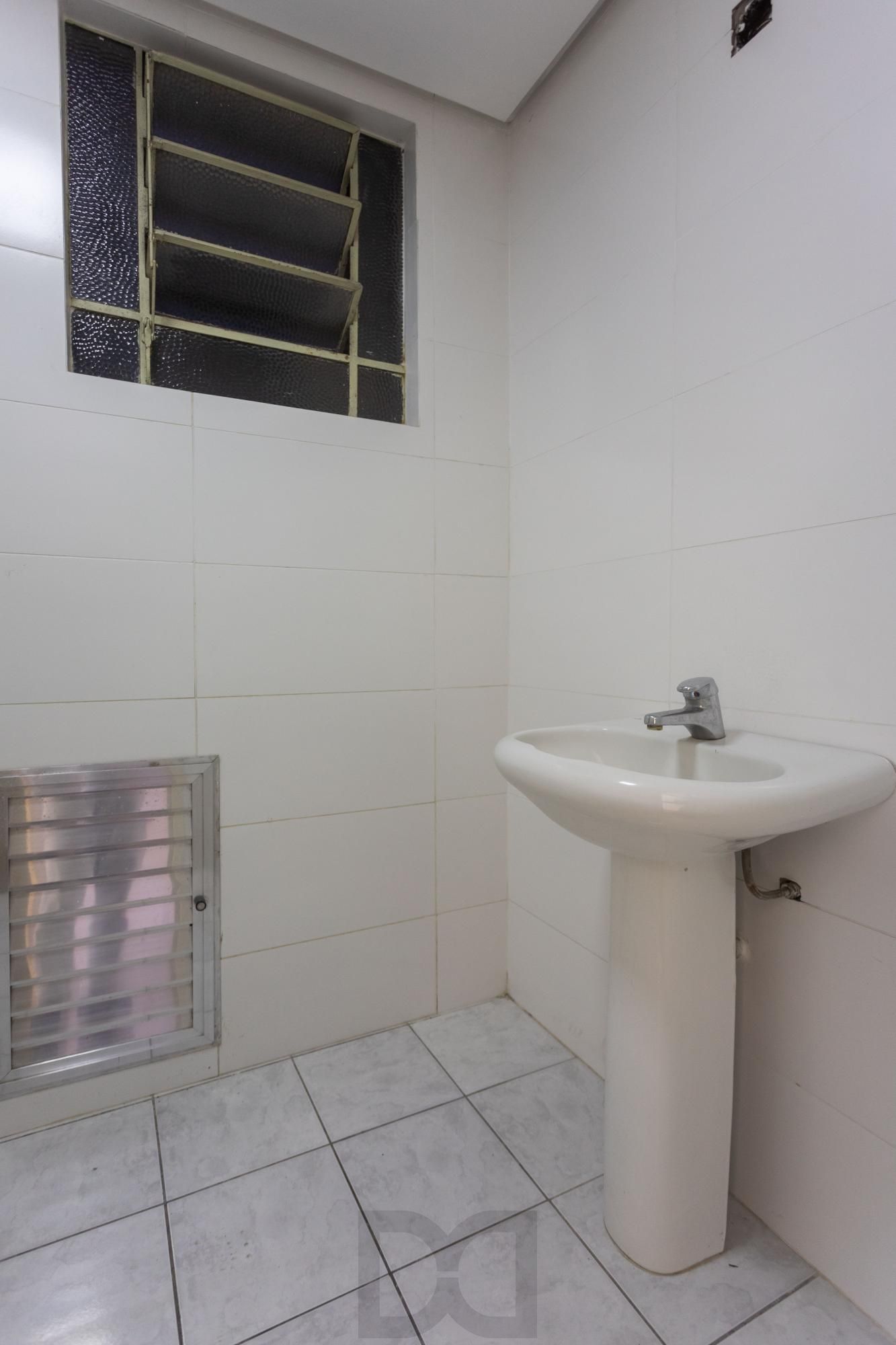Amplo Apartamento de 3 Dormitórios com Sacada e Garagem na Av. Protásio Alves — foto 16