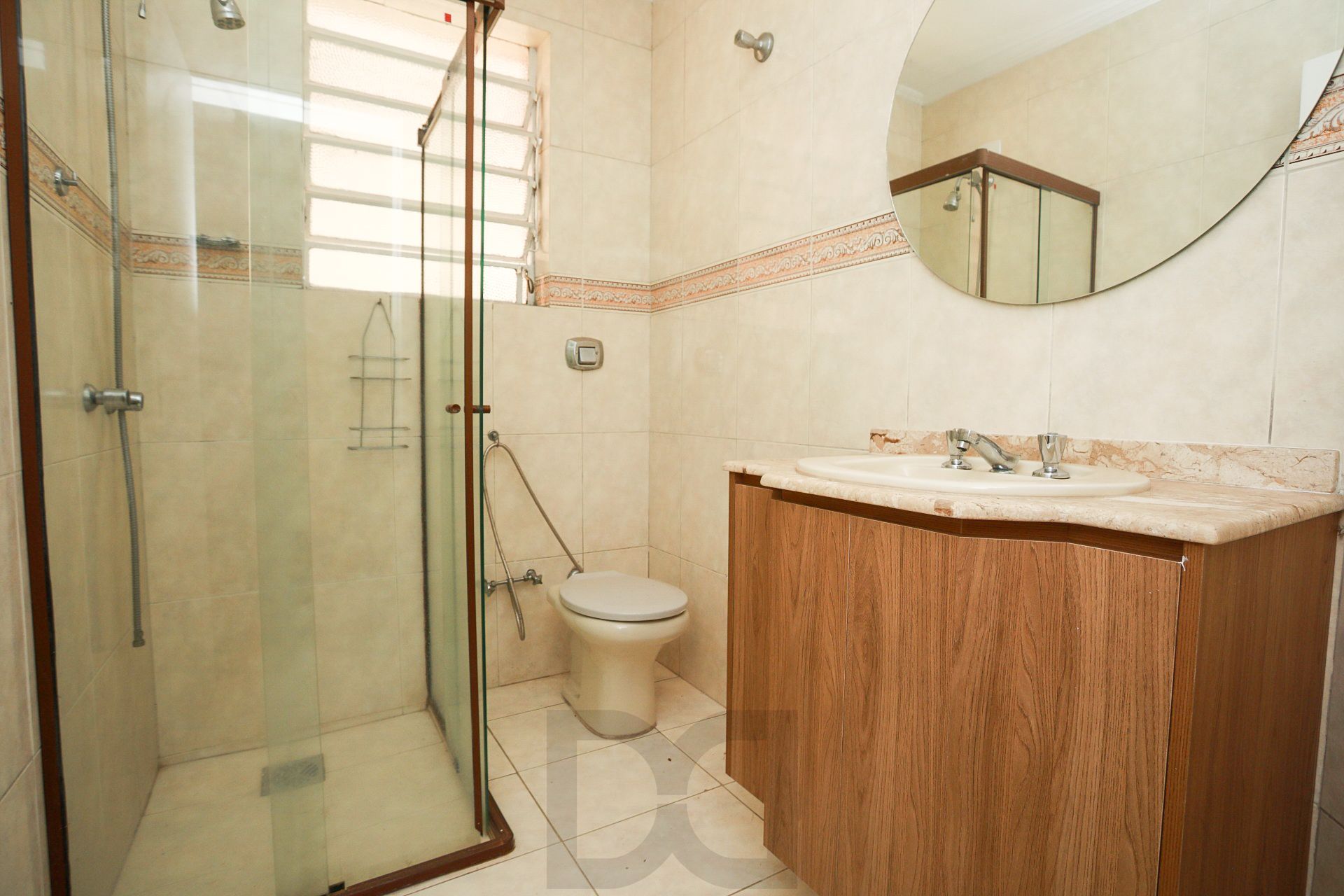 Apartamento Amplo no Menino Deus – 2 Dormitórios, 2 Banheiros e Churrasqueira — foto 11