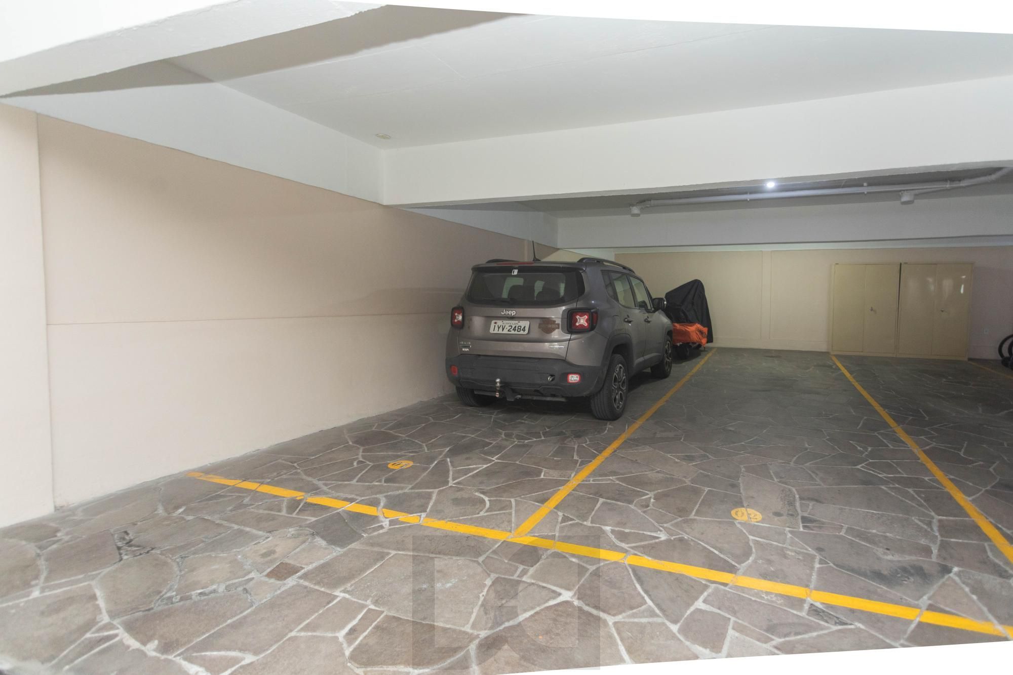 Apartamento 2 dormitórios sendo 1 suíte e 3 vagas no Petrópolis. — foto 24