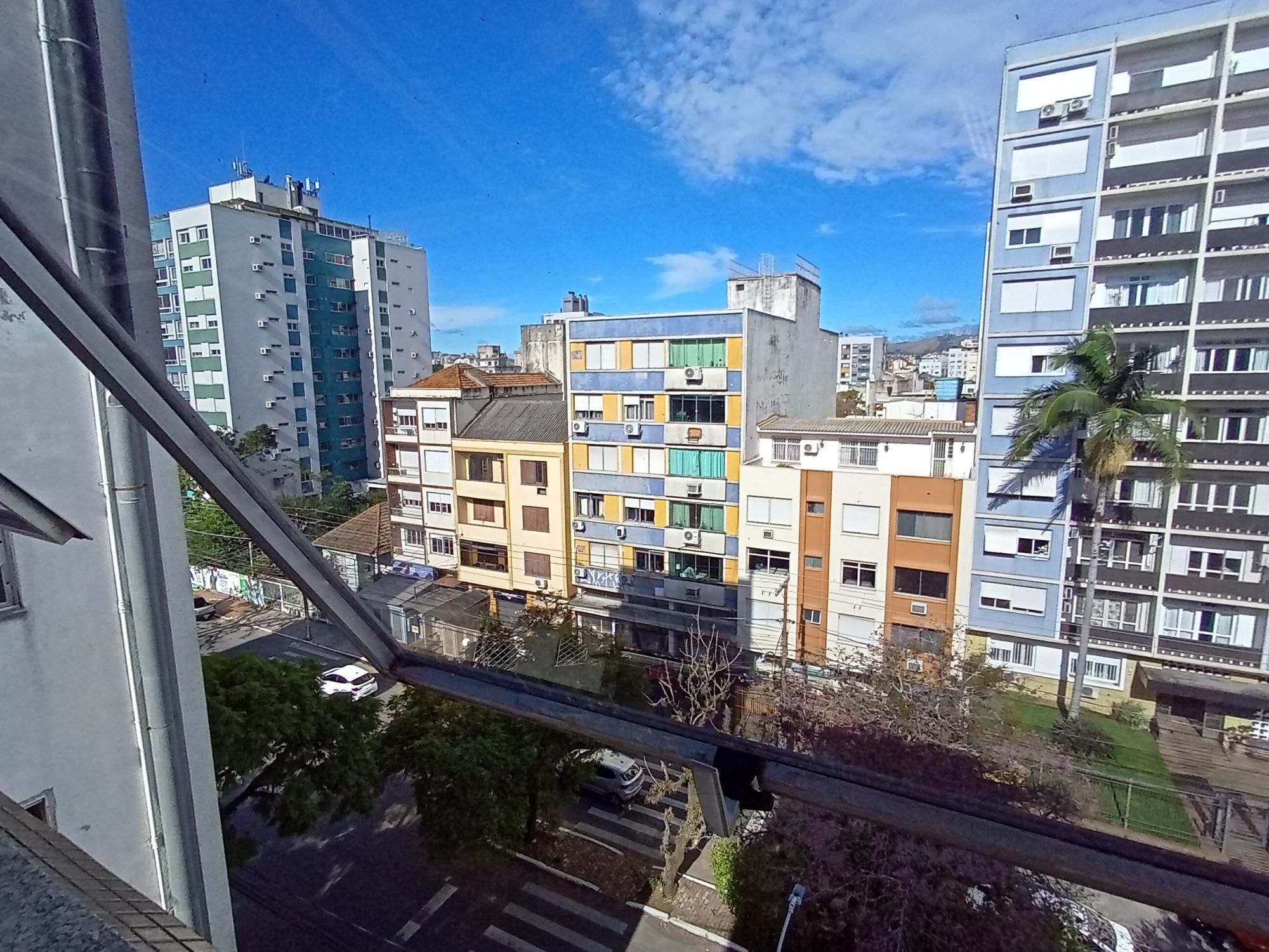 Sala na Venâncio Aires com mezanino e 2 banheiros — foto 1