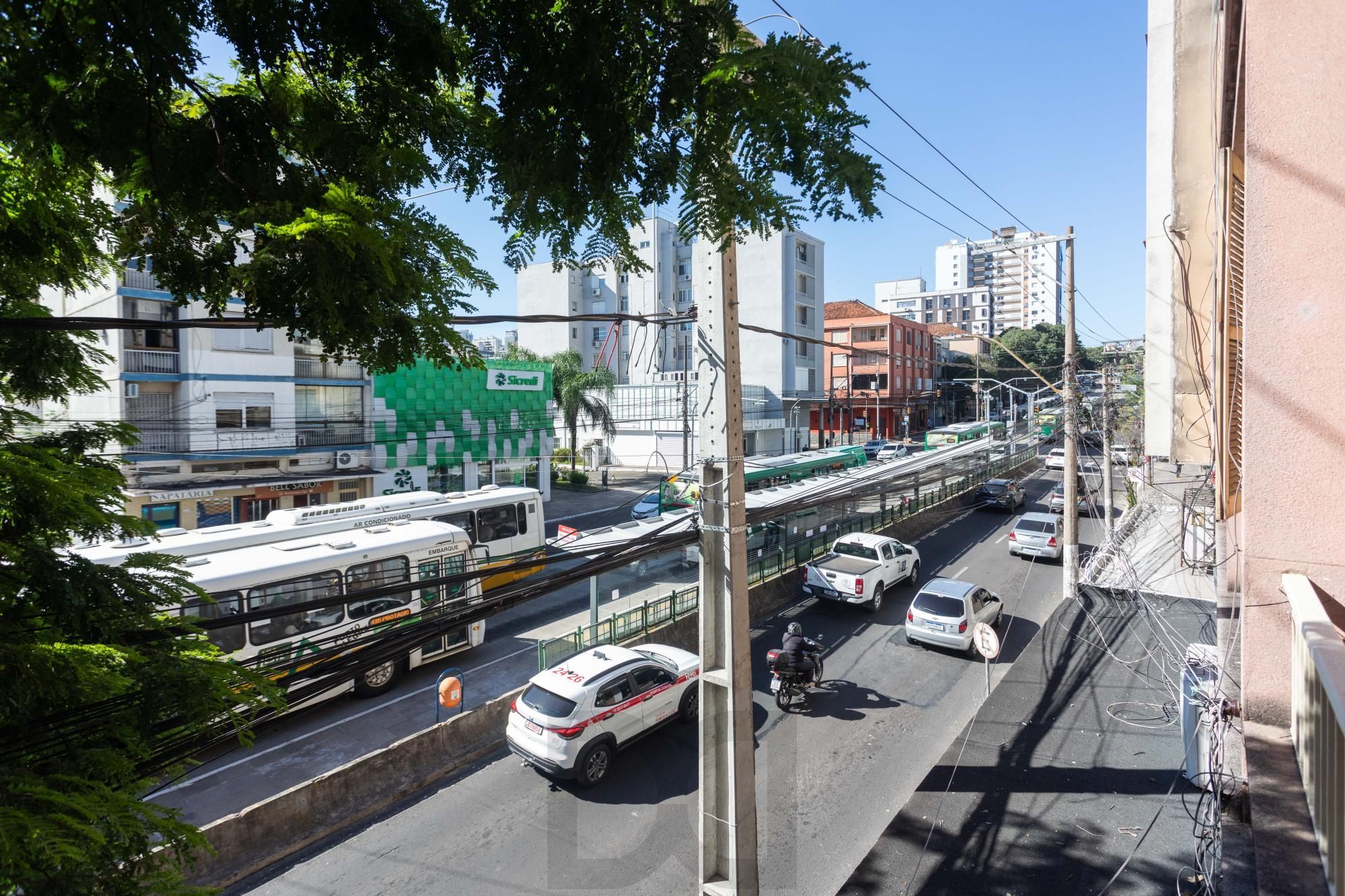 Amplo Apartamento de 3 Dormitórios com Sacada e Garagem na Av. Protásio Alves — foto 5