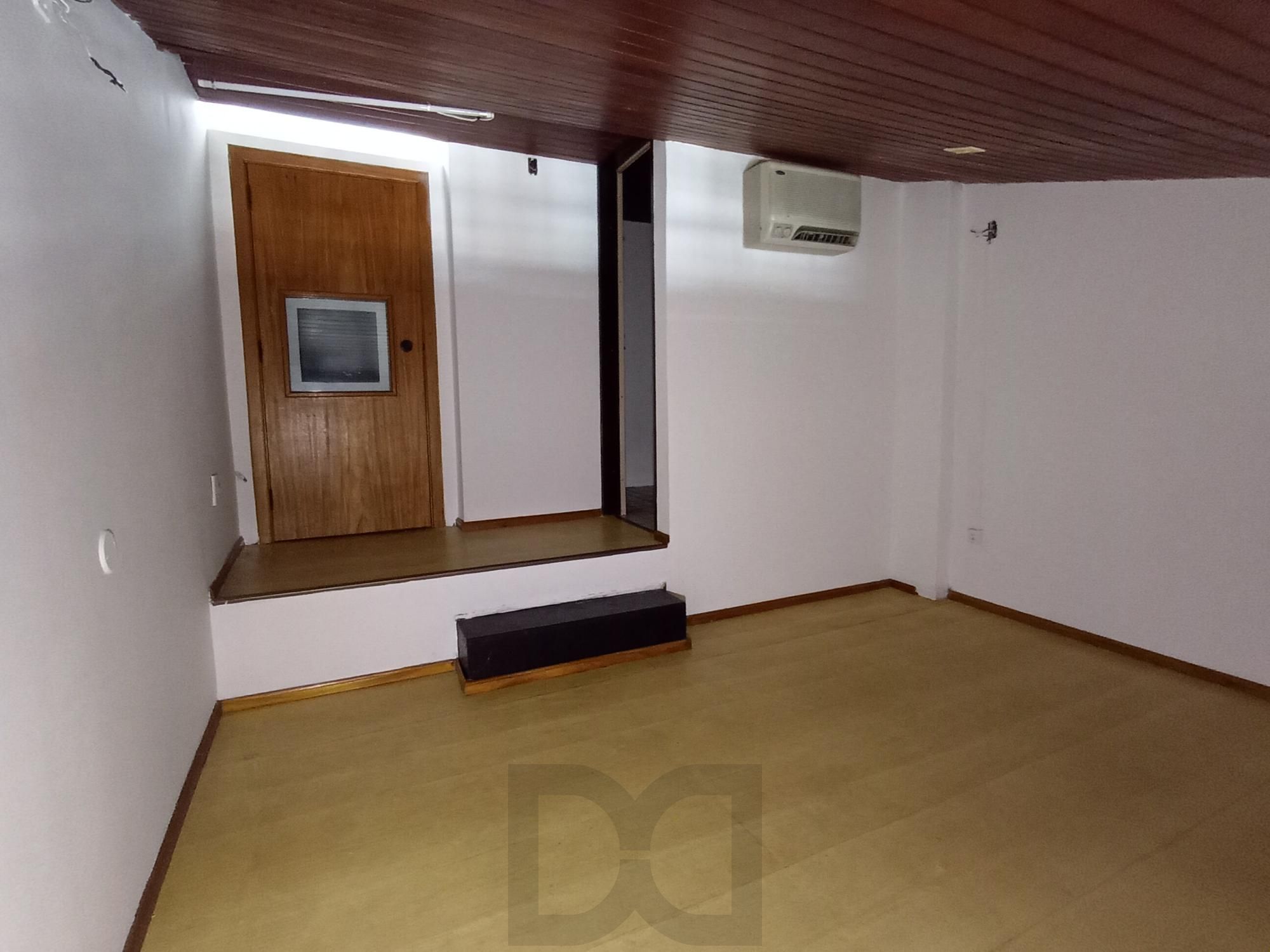 Sala na Venâncio Aires com mezanino e 2 banheiros — foto 18