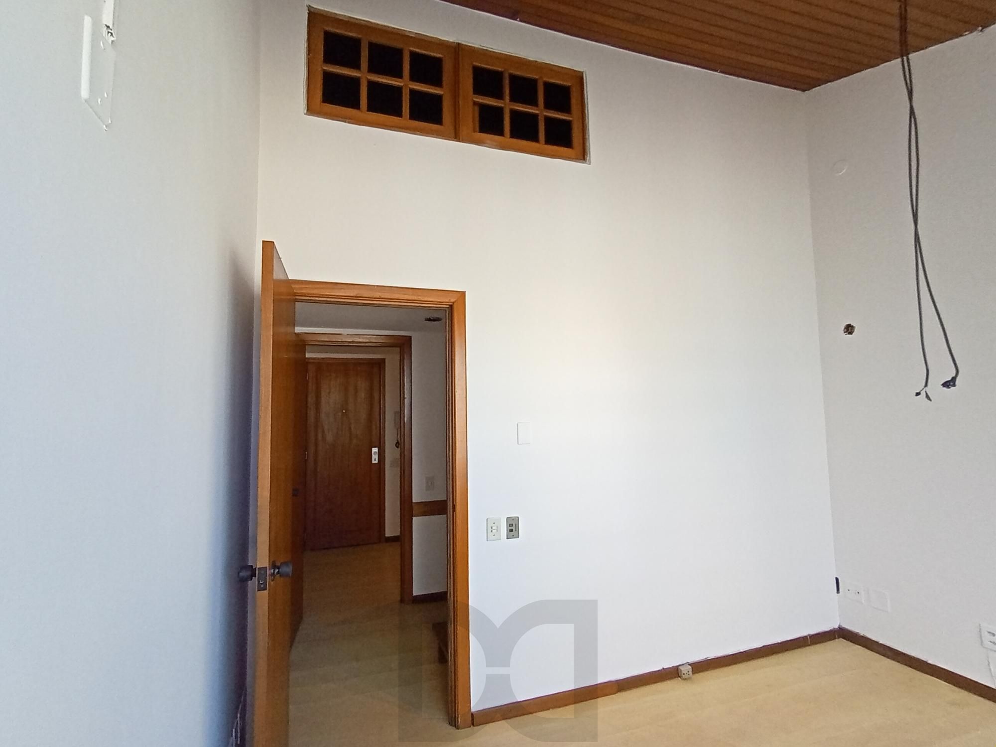 Sala na Venâncio Aires com mezanino e 2 banheiros — foto 12