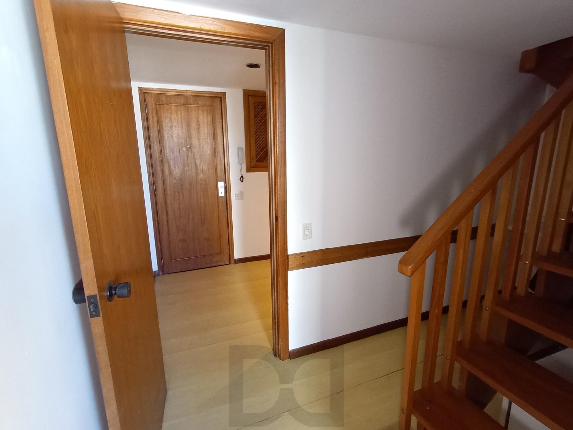 Sala na Venâncio Aires com mezanino e 2 banheiros — foto 8