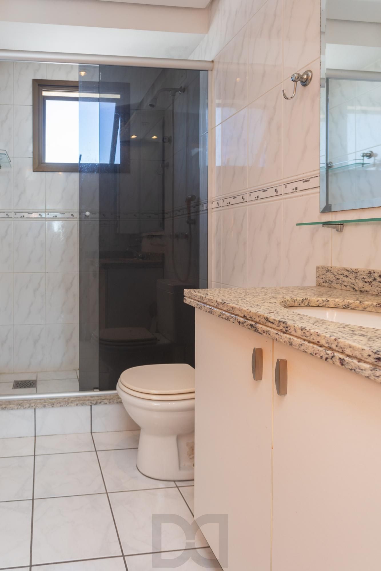 Apartamento 2 dormitórios sendo 1 suíte e 3 vagas no Petrópolis. — foto 18