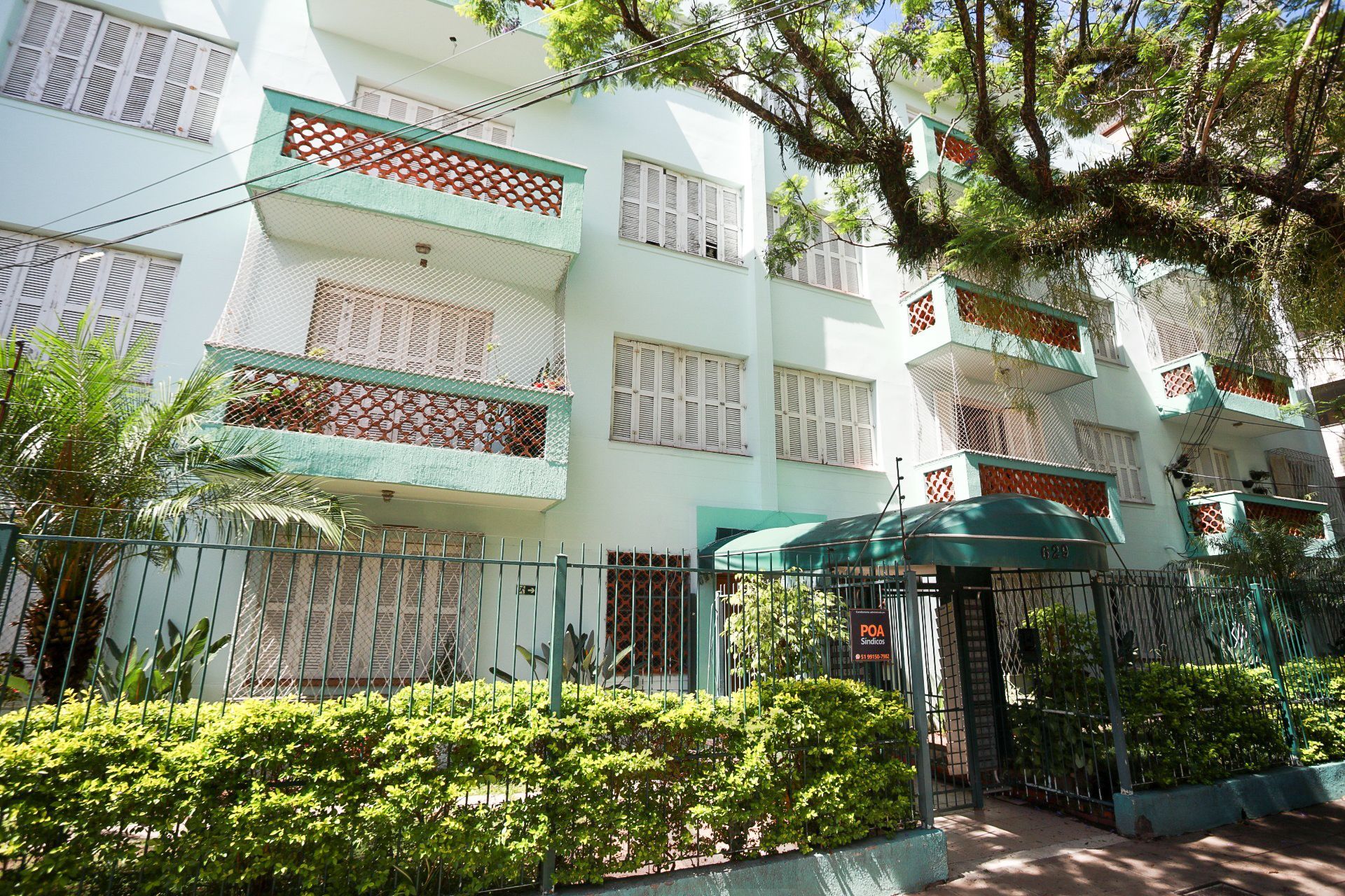 Apartamento Amplo no Menino Deus – 2 Dormitórios, 2 Banheiros e Churrasqueira — foto 20