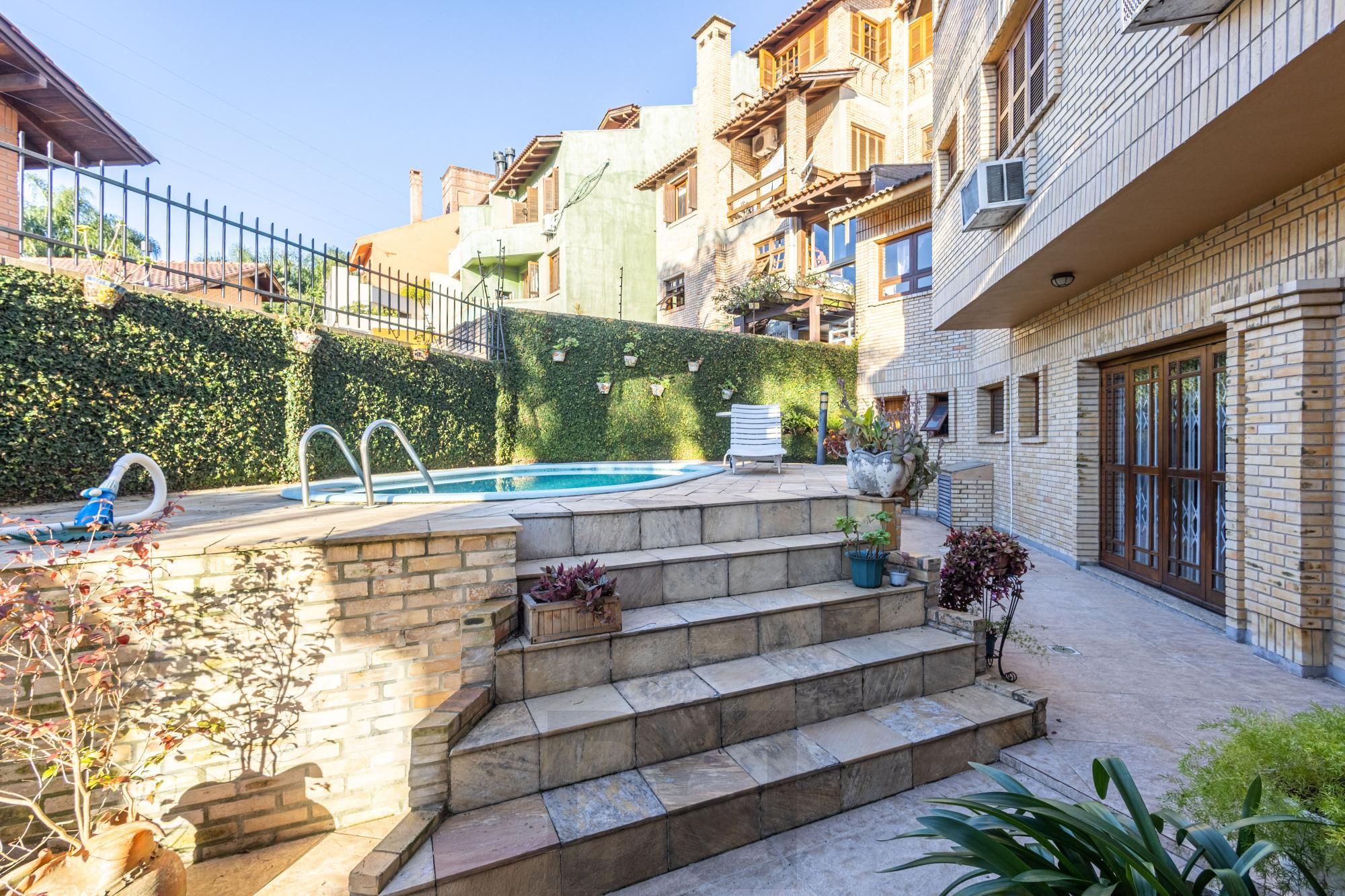 Casa com 374 m² | 3 suítes | Piscina | Ao lado do Jardim Europa — foto 7