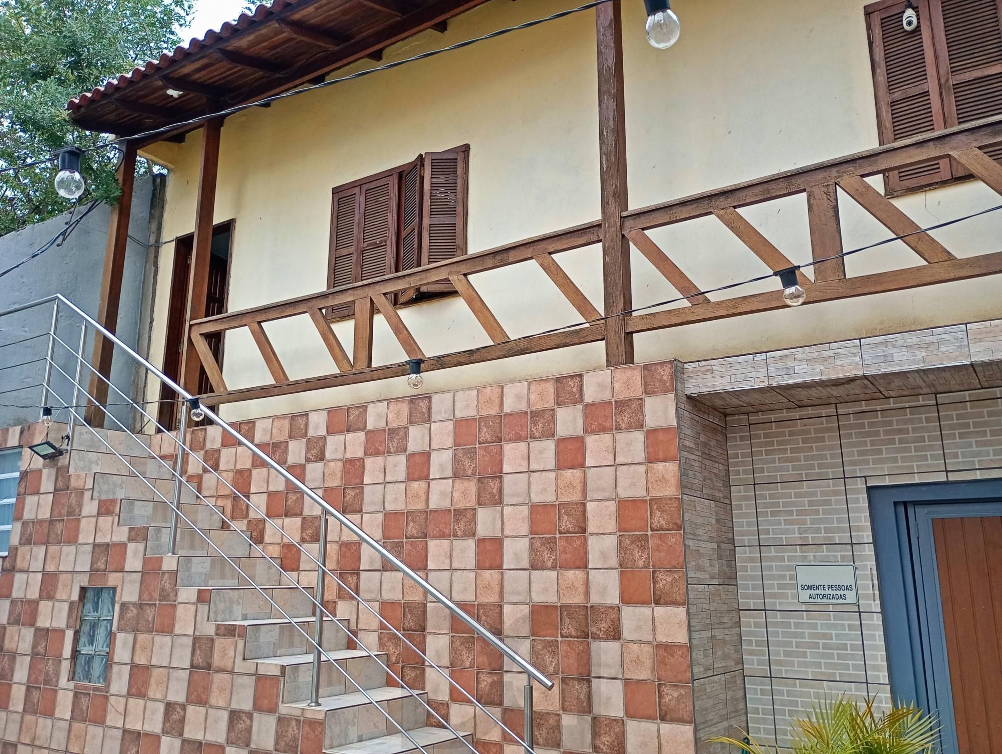 Casa com piscina e edícula — foto 2
