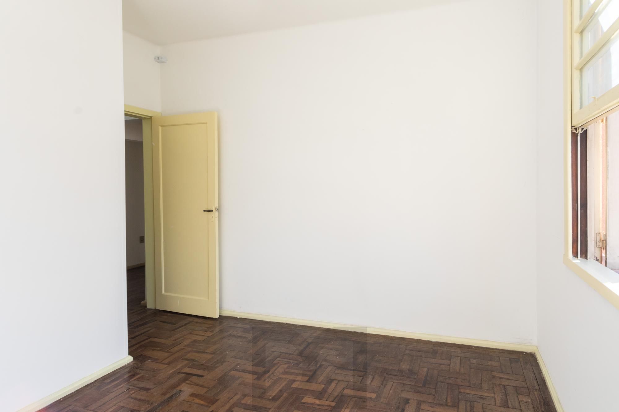 Amplo Apartamento de 3 Dormitórios com Sacada e Garagem na Av. Protásio Alves — foto 13