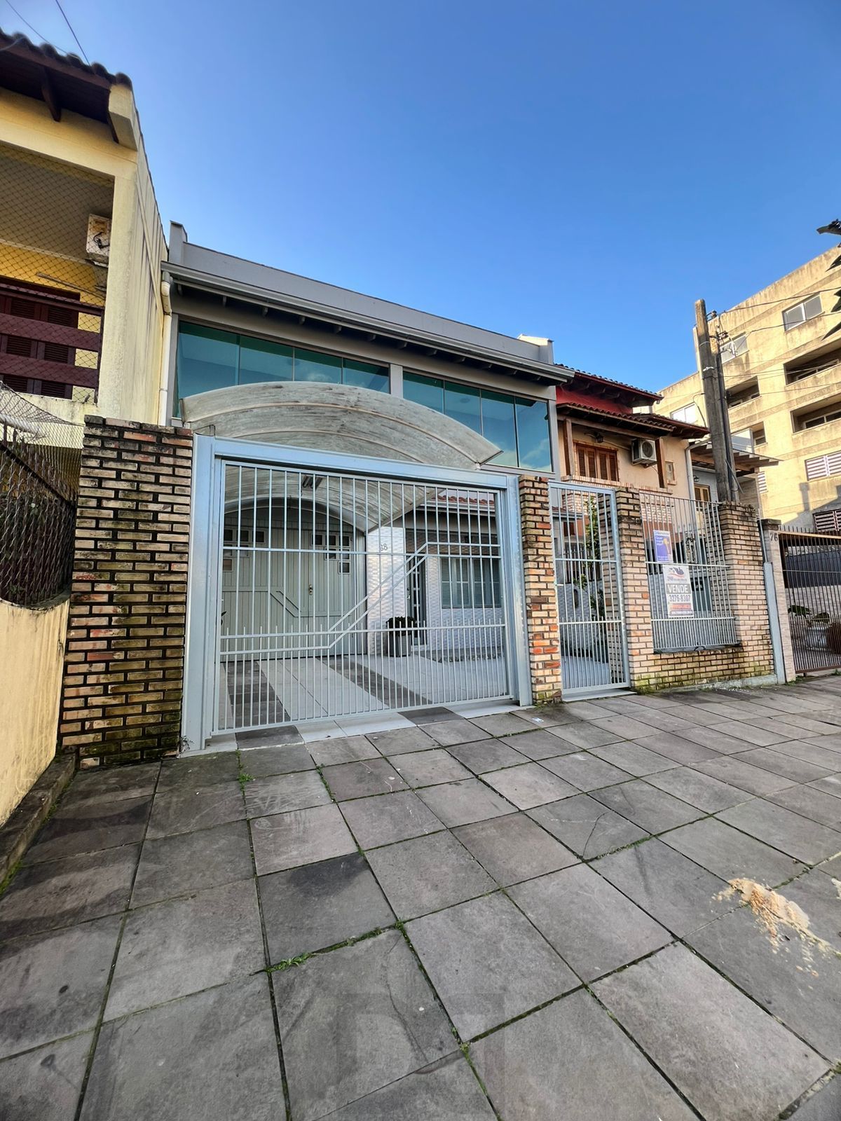 Casa à venda com 215m² na Hípica, 3 quartos sendo 1 suíte e 2 vagas — foto 1