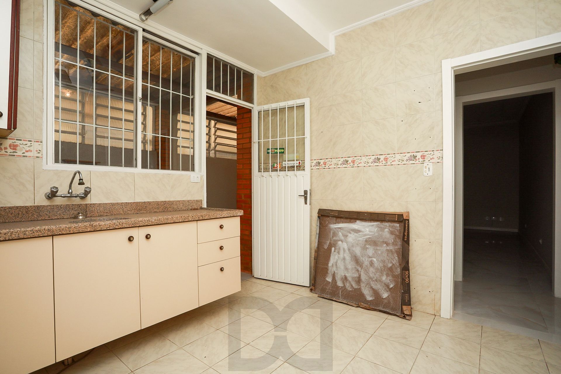 Apartamento Amplo no Menino Deus – 2 Dormitórios, 2 Banheiros e Churrasqueira — foto 12